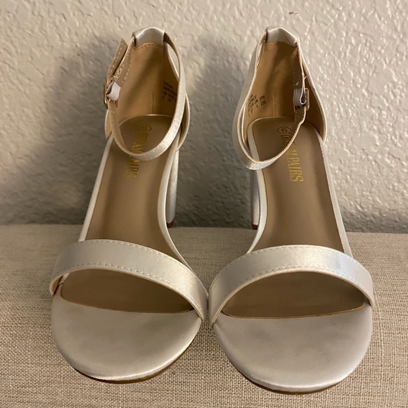 Dream Pairs Shoes - White heels